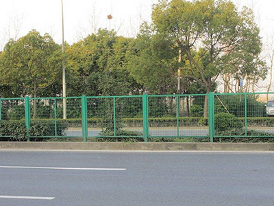 公路護(hù)欄網(wǎng)案例